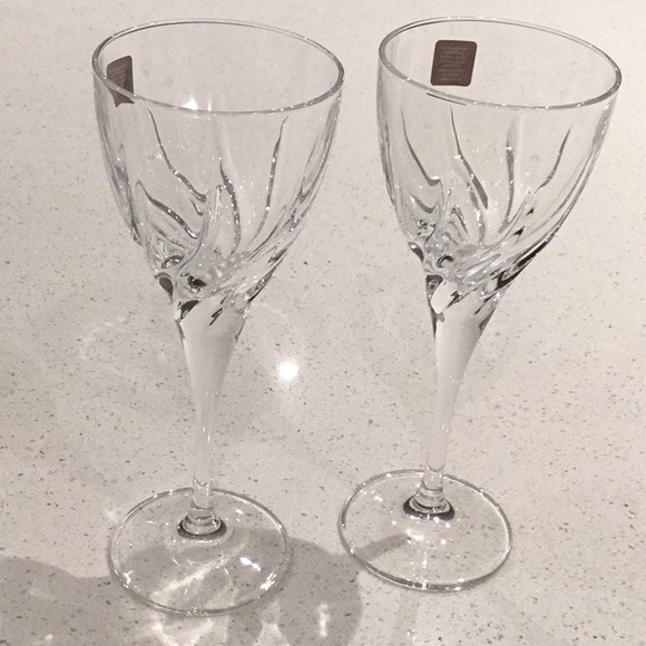 2 set of 2 glass wine glasses ( Total 4) - Picture 5 of 5